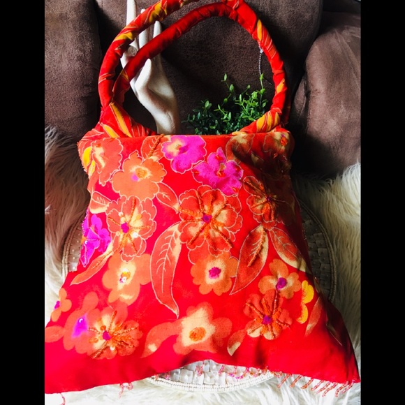 Anthropologie Handbags - Anthropologie VINTAGE beaded purse